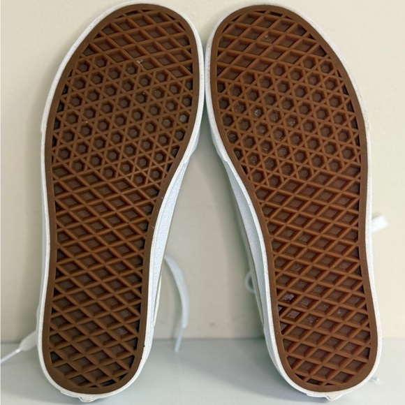 Vans: Women's Tan & White Classic Sneakers, Size 6.5 Women's - Picture 8 of 9
